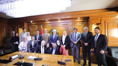 وزير التعليم العالي يكرم طلاب جامعة عين شمس الفائزين بالمركز الأول في مسابقة كأس العالم ”إناكتس” لعام 2022