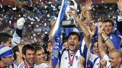ذكريات اليورو.. معجزة كروية تتوج اليونان بلقب يورو 2004
