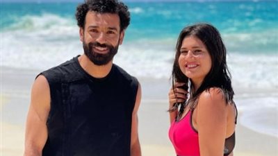 بهوت شورت مثير.. ديانا هشام تستمتع بالأجواء الصيفية بصحبة محمد صلاح في العلمين