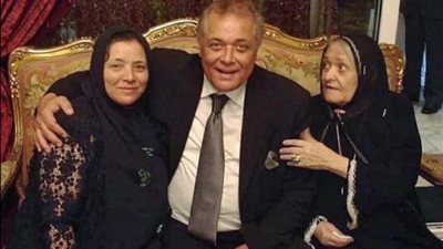 بصورة من صندوق الذكريات.. محمد محمود عبد العزيز يطلب من جمهوره الدعاء لوالده وعمته
