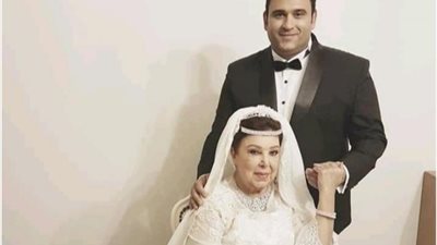 أكرم حسني يرثي رجاء الجداوي بصورة من حفل زفافهما: ربنا يرحمك يا حبيبتي