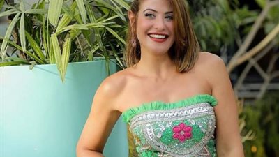 بفستان اخصر قصير.. هيدي كرم بإطلالة جريئة في أحدث جلسة تصويرية