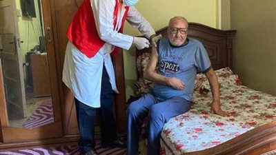 «مفاجأة».. بدء تطعيم غير القادرين بلقاح كورونا في المنازل