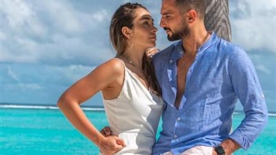 محمد الشرنوبي يغازل زوجته في عيد زواجهما الأول: أحن بنت في الدنيا