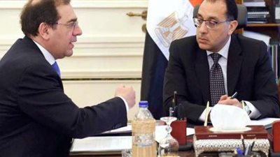 رئيس الوزراء يبحث مع الملا الموقف التنفيذى لمشروعات البترول