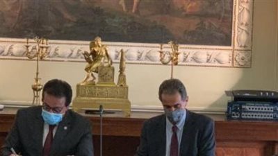 وزير التعليم العالى يوقع مع نظيره البرتغالى مذكرة لتفعيل آليات التعاون