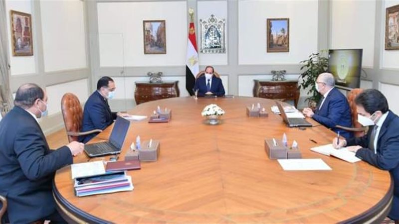 الرئيس يجتمع بالمسؤولين