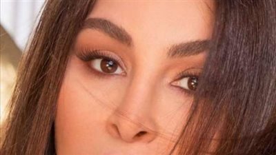 إليسا تحير الجمهور بصورتها الجديدة