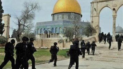 مواجهات دامية بين الشرطة الإسرائيلية والفلسطينيين فى القدس