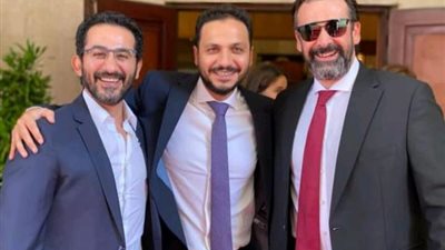 كريم عبد العزيز برفقة أحمد حلمي وبيتر ميمي في أحدث ظهور
