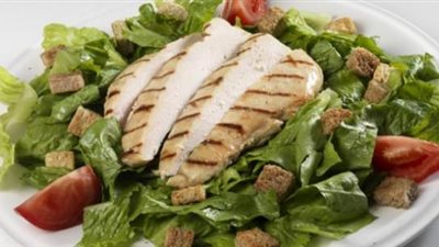 «زي المطاعم».. أسهل طريقة لعمل سلطة السيزر