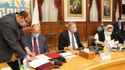 توقيع عقد بيع رضائي بين محافظة القاهرة والملاك الكويتين بمثلث ماسبيرو