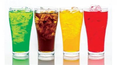 ماذا يحدث عند الإفراط في تناول المشروبات الغازية؟