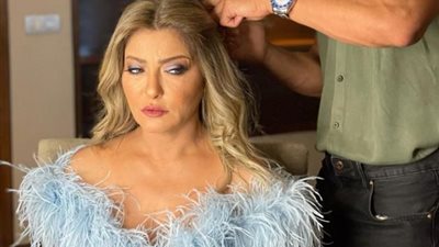 علا غانم بفستان من الريش في زفاف ابنتها