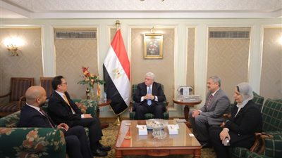 وزير التعليم العالى يلتقي رئيس مؤسسة السيفير العالمية .. تفاصيل