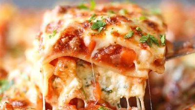 «متفرقش عن المطاعم».. تعرفي عل طريقة تحضير لازانيا بالدجاج والجبن