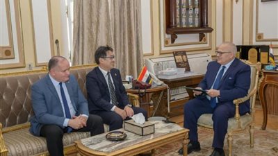 الخشت يستقبل وفد جامعة هيروشيما اليابانية لتعزيز التعاون البحثي والأكاديمي