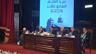 رئيس جامعة القاهرة خلال عيد العلم 17 ..نجحنا في تحقيق نموذج جامعات الجيل الرابع