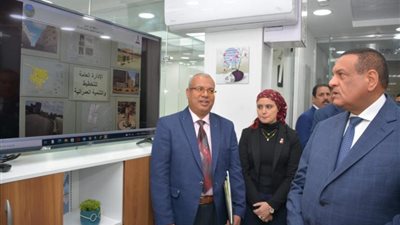 وزير التنمية المحلية ومحافظ كفر الشيخ يتفقدان مركز الجيومكانية بمقر المحافظة