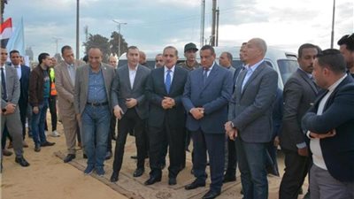 وزير التنمية المحلية ومحافظ كفر الشيخ يتفقدان موقع إنشاء مركز التنمية الشبابية