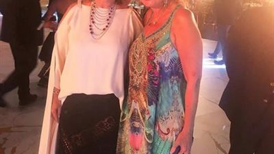 عشرة العمر.. يسرا تهنىء إلهام شاهين على حفل زفاف شقيقها