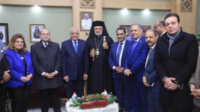 صور.. محافظ الجيزة يهنئ الأقباط الكاثوليك بعيد الميلاد المجيد