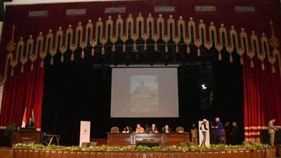 20 فرقة مسرحية تشارك فى حفل ختام مهرجان المسرح للعروض القصيرة بجامعة القاهرة