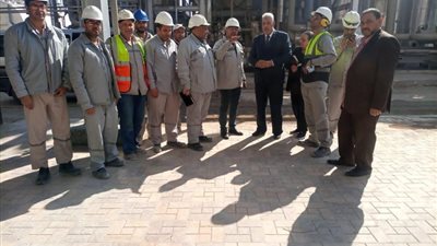 صور.. جولة ميدانية لتعزيز علاقات العمل في مصنع السماد بأسيوط