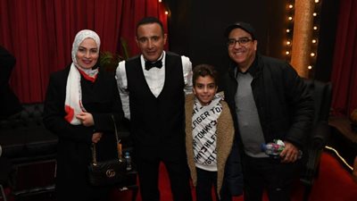 أبطال مسرحية «سيدتي الجميلة» يحتفلون بالكريسماس مع الجمهور