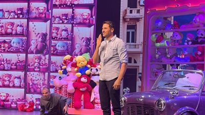 نجاح وإشادات كبيرة بمسرحية هادي فلانتين للنجم أحمد عز في السعودية