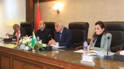 تخليد اسم بطل الأولمبياد ومجمع مدارس تجريبي.. أبرز قرارات اجتماع تنفيذي الجيزة