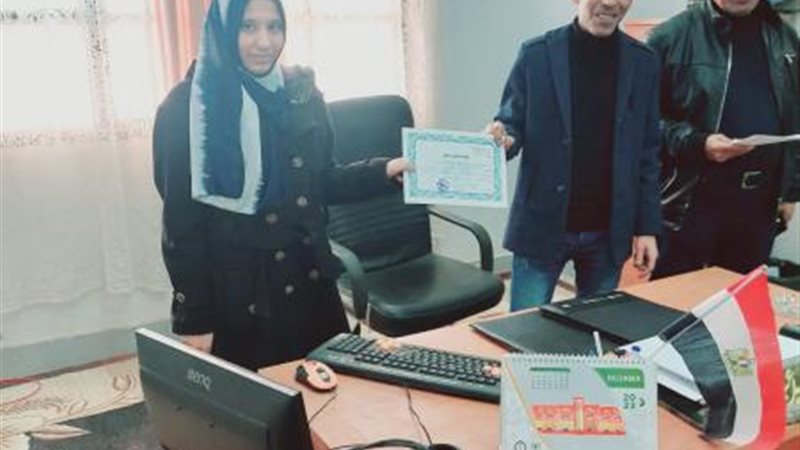 تسليم الشهادات للخريجين