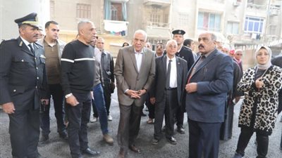 صور.. محافظ الجيزة يتفقد أعمال تطوير شارع العشرين ببولاق الدكرور