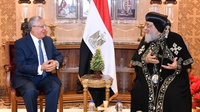 بالصور ..رئيس مجلس النواب يزور الكاتدرائية لتهنئة البابا تواضروس بعيد الميلاد المجيد