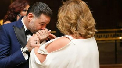 إلهام شاهين لشقيقها: ”زفافك أكبر فرحة فى حياتى يا أعز ما عندي”