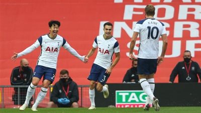 توتنهام يهين مانشستر يونايتد برباعية في عقر داره بالشوط الأول