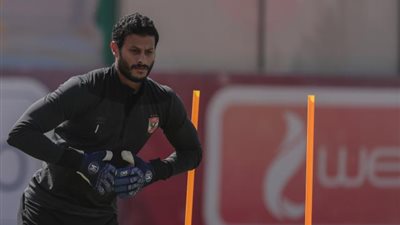 محاضرة نظرية للاعبي الأهلي.. وبرنامج بدني وتأهيلي للشناوي