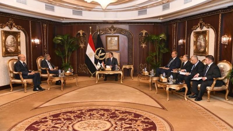 وزير الداخلية وأمين