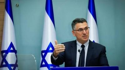 وزير القضاء الإسرائيلي السابق يُشارك في المظاهرات ضد حكومة نتنياهو