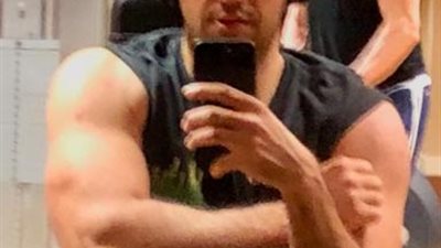 بعد جدل زواجه من حلا شيحة.. معز مسعود يستعرض عضلاته ومتابعوه: عاش يا وحش