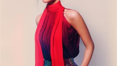 بإطلالة كلاسيكية.. نادين نسيب تشعل السويشال ميديا