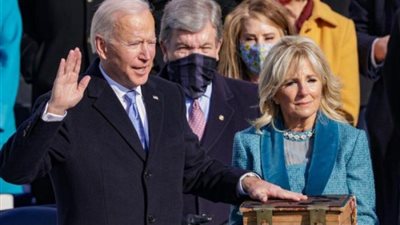 جيل بايدن تُقدم ملابسها فى حفل تنصيب زوجها لمتحف وطني