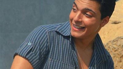 خالد منيب يستعد لطرح ”رقصنا” قريبًا ويشوق جمهوره بالبوستر الترويجي للأغنية