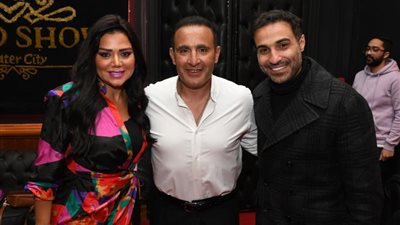 أحمد فهمى ورانيا يوسف يحضران عرض مسرحية ”سيدتى الجميلة”.. صور