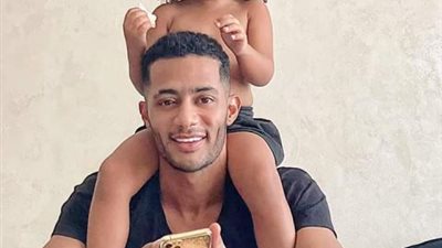 محمد رمضان ينشر صورة برفقة نجلته وشقيق ياسمين عبد العزيز يعلق : خاف من الحسد
