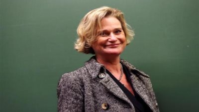 لجأت للمحكمة للحصول على لقب أميرة.. حكاية دلفين ساكس كوبورج و«معركة نسبها» لملك بلجيكا السابق