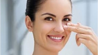 احمي بشرتك من الإفراط في الكحول والكلور.. إليكى الخطوات