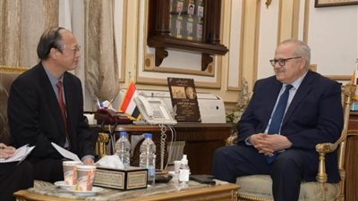 بالصور ..رئيس جامعة القاهرة يستقبل المستشار التعليمي الصيني