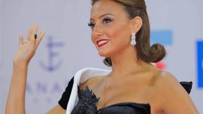 بشري: أقسم بالله أنا معنديش 44 سنة