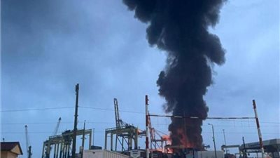 بمساعدة روسية.. إخماد حريق ميناء اسكندرون بتركيا